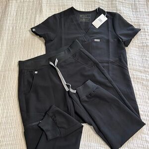 Figs Black Women's Scrub Set